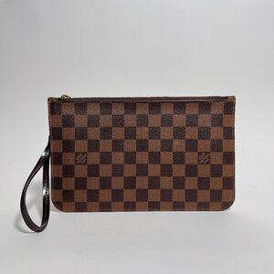 Louis Vuitton Neverfull Pochette Pouch Damier Ebene Cherry Interior